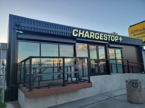 chargestop_8093574_Q02-001_xQ9vr